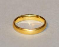 A 22ct gold wedding band