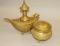 Two items of middle eastern brass