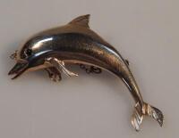 A 9ct gold dolphin brooch