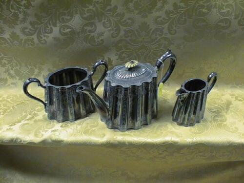 An Edwardian EPNS 3 piece tea service of oval fluted shape