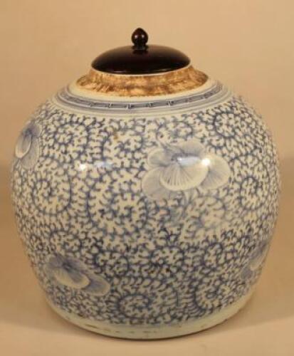 A late 18thC Chinese blue and white jar