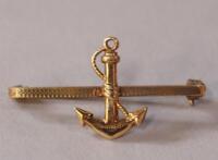 An Edwardian 9ct gold bar brooch