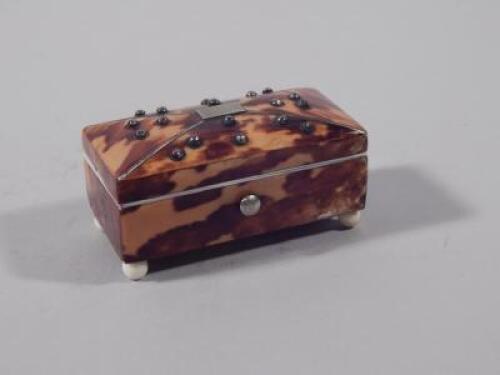 A 19thC tortoise-shell and ivory small trinket box