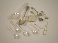 A collection of small silver to include Fiddle pattern serving spoon