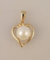 A pearl bead set heart shaped pendant