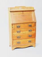 An early 20thC oak bureau