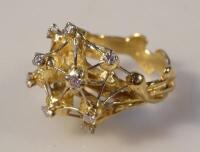 An 18ct gold cluster ring