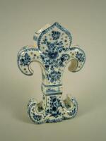 A Delft blue and white Fleur de Lys shaped vase