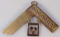 A Masonic gold pass masters breast jewel. Presented to W. Bro Ezra Carter. Rutland lodge 1130. Year