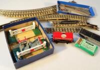 A quantity of Hornby Dublo OO-gauge accessories