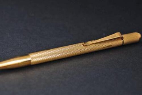 A 9ct gold propelling pencil