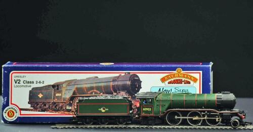 A Bachmann Gresley V2 Class 2-6-2 locomotive 60903.