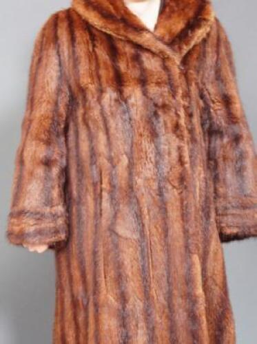 A ladies mid 20thC fur coat.