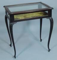 An Edwardian mahogany glazed display table