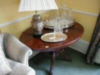 Victorian oval loo table with quarter veneered and inlaid top