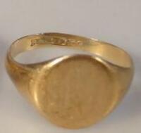 A 9ct gold signet ring