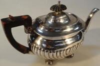 An Edwardian silver tea pot