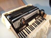 A mid 20thC Italian Frontalini piano accordion