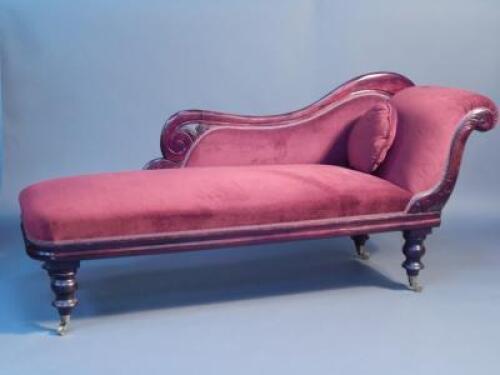 A Victorian upholstered chaise longue