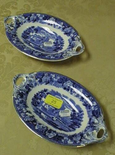 A pair of Wedgwood pottery side dishes