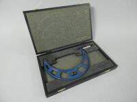 A Moore & Wright 6-7" micrometer in fitted case