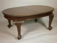 An early 20thC mahogany extending dining table