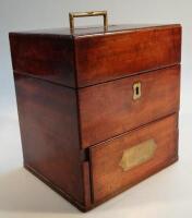 An early 19thC mahogany apothecary box