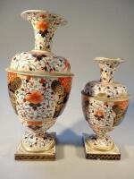 A graduated pair of early 19thC Derby vases