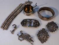 A quantity of Victorian and later silver and white metal jewellery