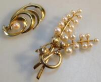 A 9ct gold and seed pearl brooch