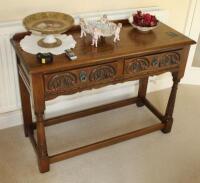 An oak cutlery table