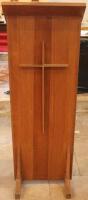 An early 20thC light oak lectern