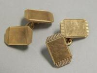 A pair of 9ct gold cuff links