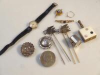 A small quantity of various jewellery and effects