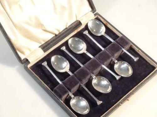 A cased set of George V silver teaspoons