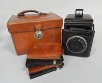 An early 20thC Popular Pressman quarter plate camera by Butcher