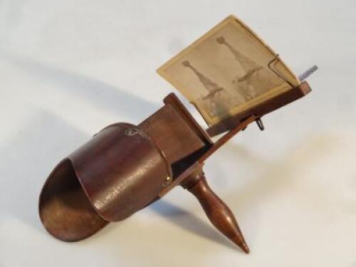 A stereoscopic viewer and cards