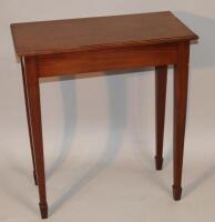 A early 20thC mahogany side table