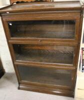 A 1930s oak Globe Wernicke bookcase