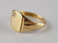 A 9ct gold gents signet ring