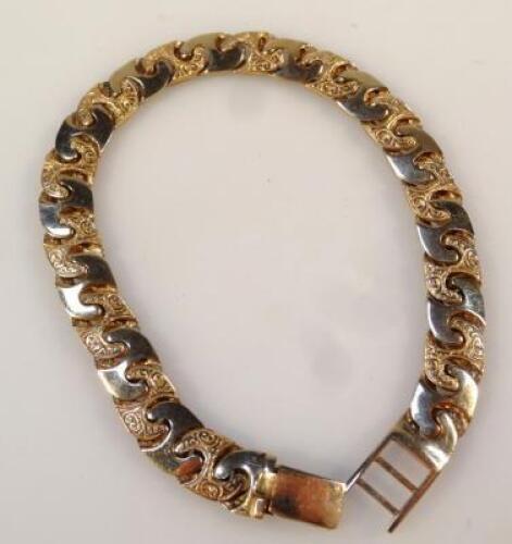 A 9ct gold bracelet