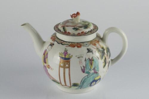 An 18thC Worcester porcelain teapot