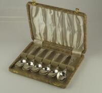 A set of six cased Victorian shell pattern teaspoons