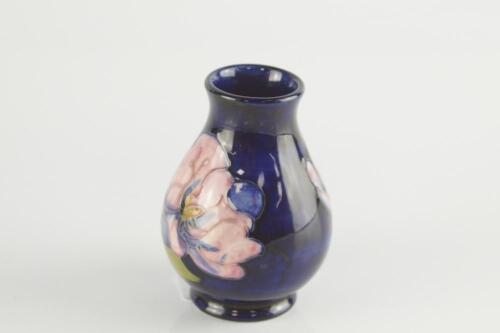 A Moorcroft hydrangea pattern small vase