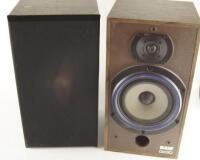 A pair of B and W DM10 speakers