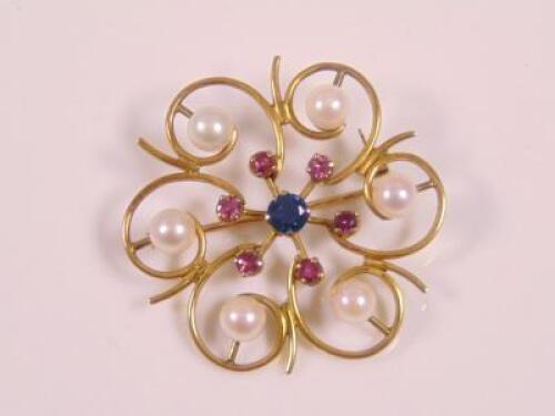 A yellow metal brooch