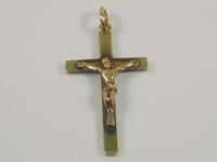 A 9ct gold crucifix pendant