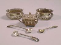 Three items of small silver