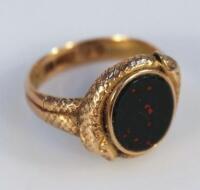 A 15ct gold gentleman's signet ring