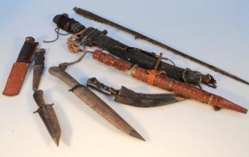 A small quantity of various edge weapons